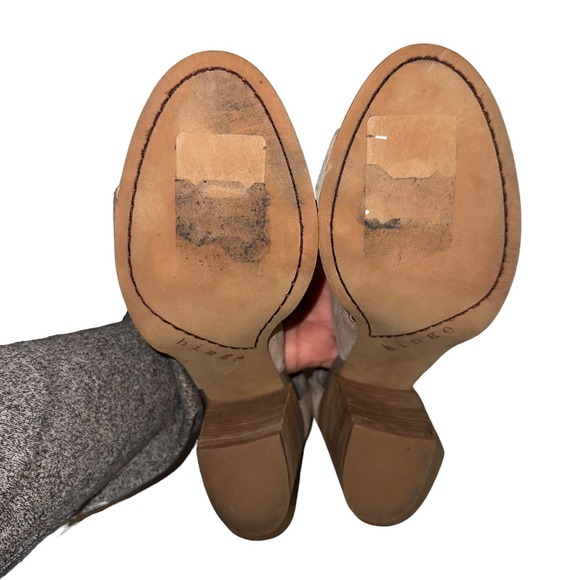 Hinge Strappy Heels 9M - Picture 9 of 9